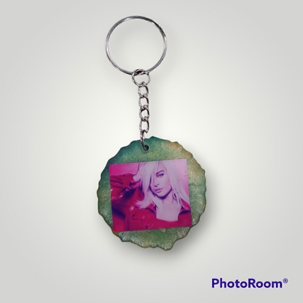 Bebe Rexha Green Glitter Keychain (Z158)